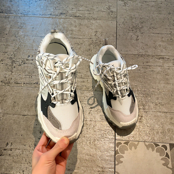 Naiste vabaaja tossud paelte ja 7 cm platvormiga