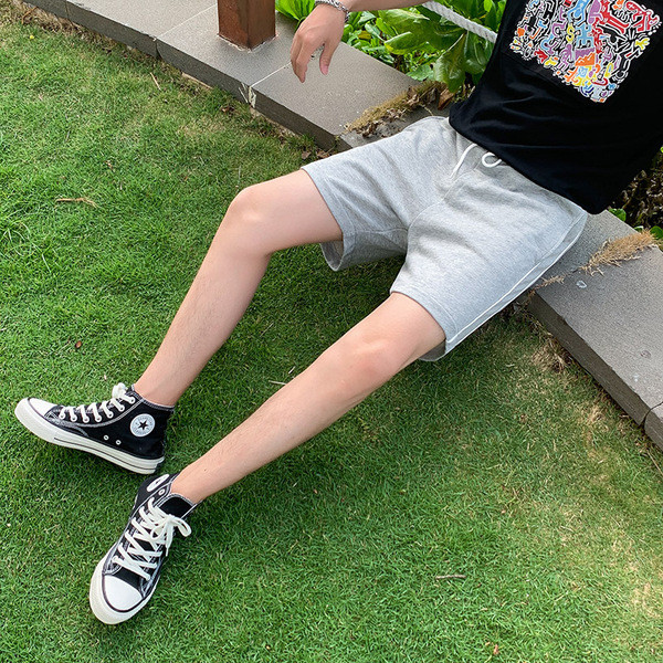 Lühikesed küljeäärega suvised püksid