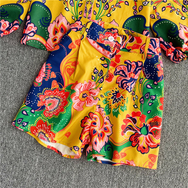 Modern női szett klasszikus gallérral, sárga színben