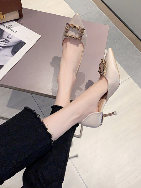 Stilīgas sieviešu kurpes ar metāla sprādzi un plānu 7 cm papēdi