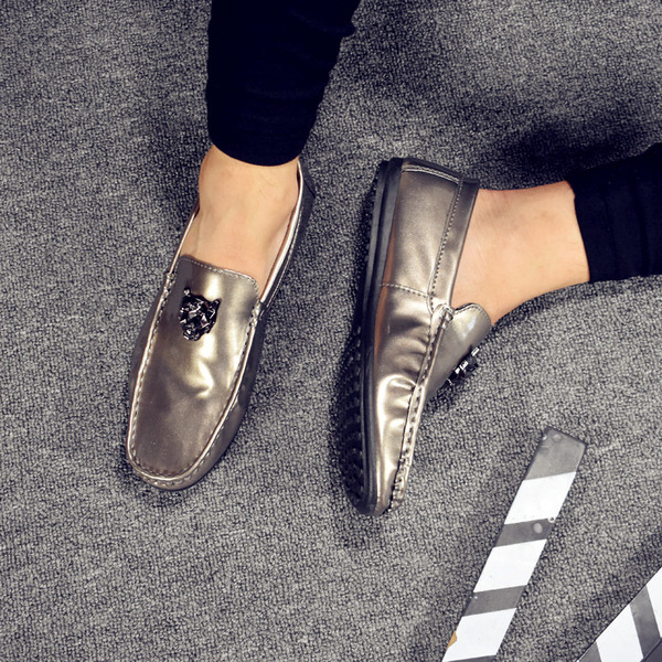 JAUNS vīriešu mokasīnu modelis no eko ādas ar metāla elementu