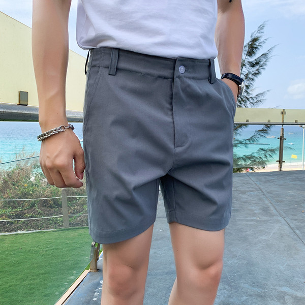 Suvised moodsad taskutega püksid