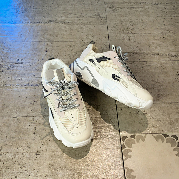 Női alkalmi tornacipő fűzővel