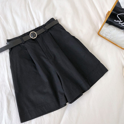 Női rövidnadrág új modellje - magas derékkal és övvel