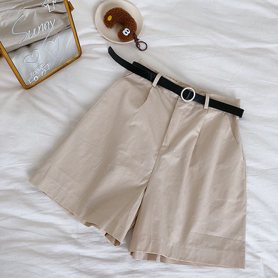 Női rövidnadrág új modellje - magas derékkal és övvel