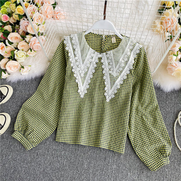 Modern női ing csipkegallérral és ovális nyakkivágással