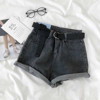 Jauns sieviešu šortu modelis