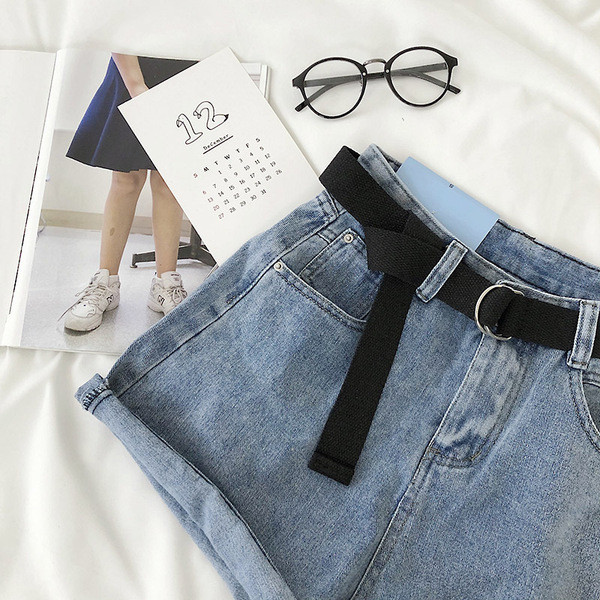 Jauns sieviešu šortu modelis