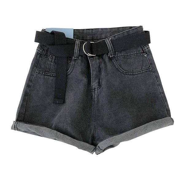 Jauns sieviešu šortu modelis