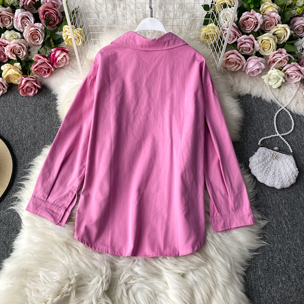 Sieviešu krekls ar klasisku apkakli un pogām divās krāsās