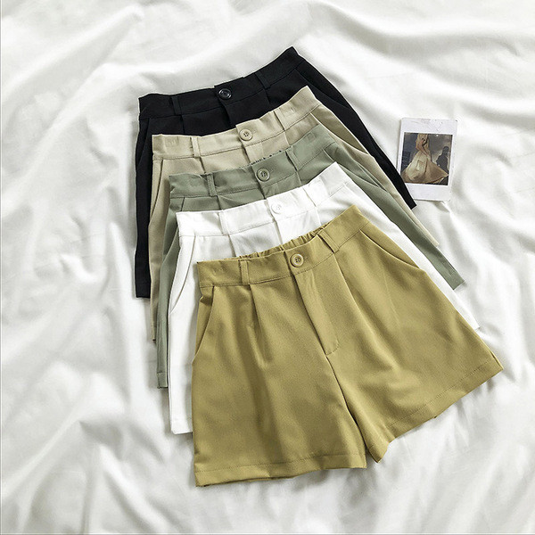 Alkalmi női rövidnadrág zsebekkel