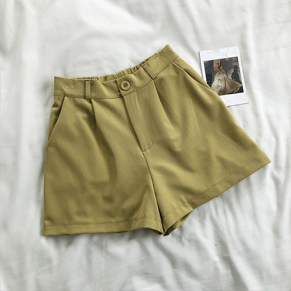 Alkalmi női rövidnadrág zsebekkel