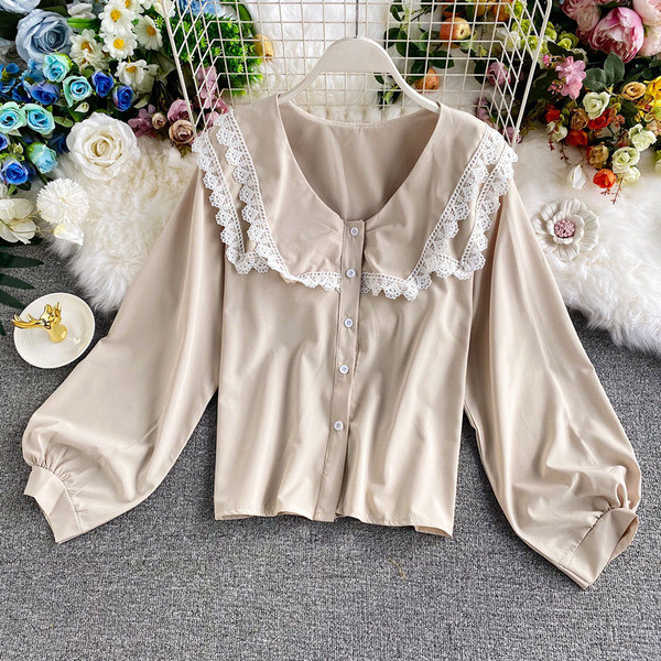 Mitmes värvitoonis nööpide ja spits-kaelusega naiste vabaajasärk