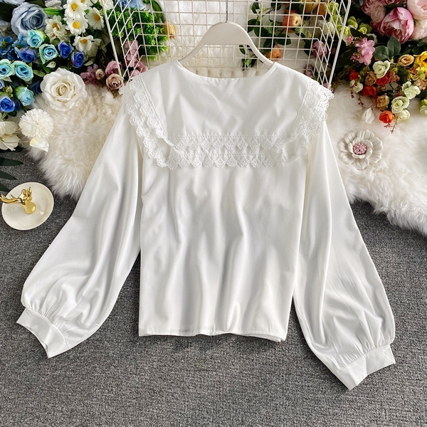 Mitmes värvitoonis nööpide ja spits-kaelusega naiste vabaajasärk