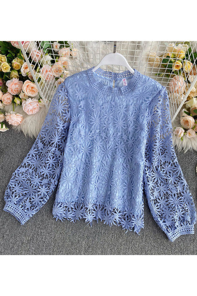 Moodne naiste pitssärk ovaalse kaelusega ja pikkade varrukatega