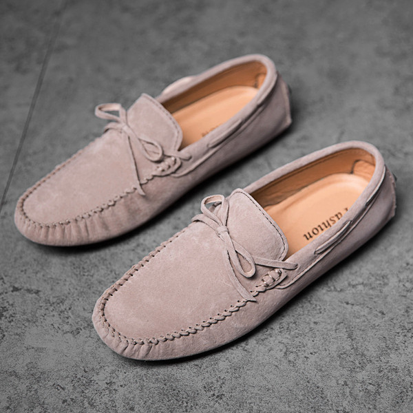 Mūsdienīgi vīriešu mokasīni no eko zamšādas ar mežģīnēm