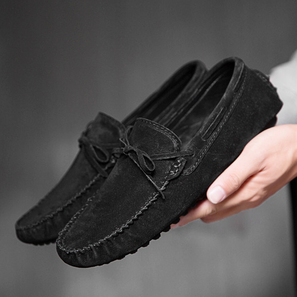 Mūsdienīgi vīriešu mokasīni no eko zamšādas ar mežģīnēm