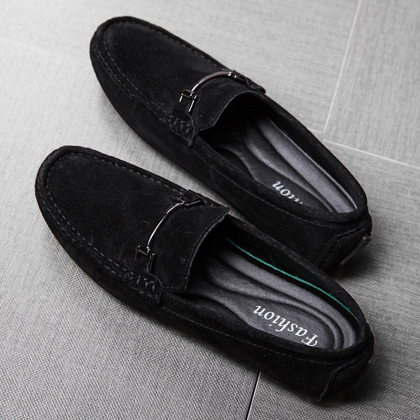 Modern férfi mokaszin fém elemmel és öko velúrral