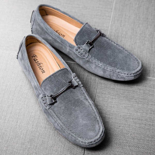 Modern férfi mokaszin fém elemmel és öko velúrral