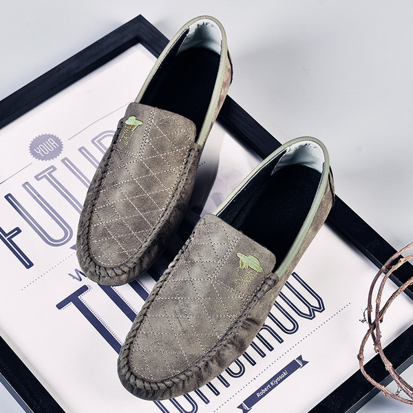 Formāli vīriešu mokasīni ar metāla elementu