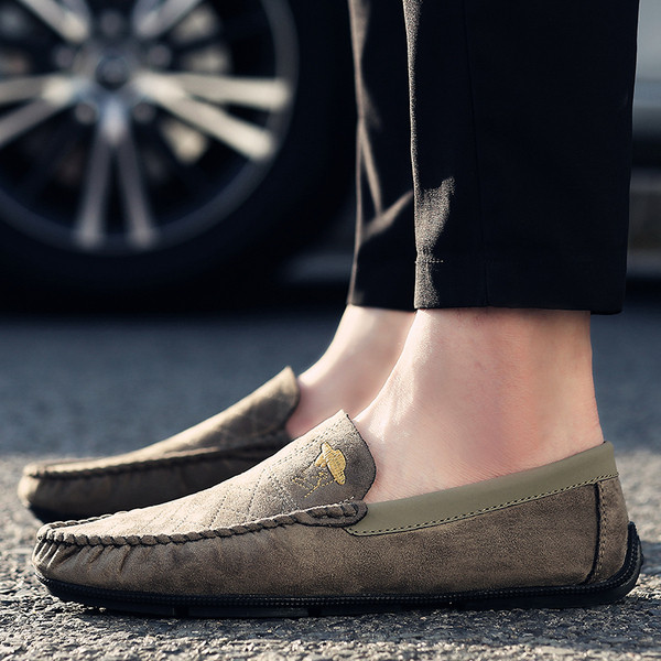 Formāli vīriešu mokasīni ar metāla elementu