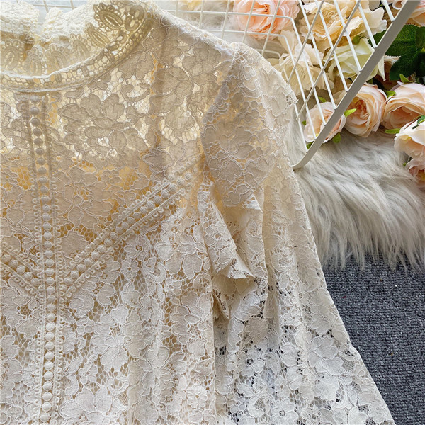 Női ing magas csipkegallérral és hosszú ujjal