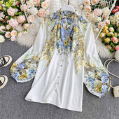 Moderns sieviešu krekls ar ziedu rakstu un garām piedurknēm ar pogām