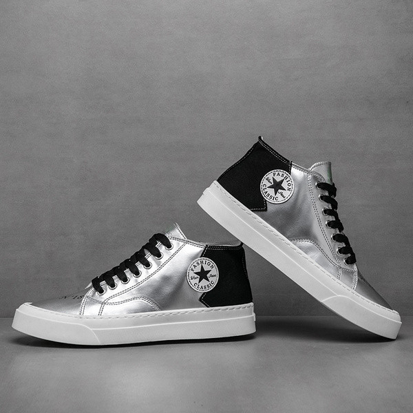 Férfi alkalmi tornacipő lapos talppal és fűzővel ezüst színben