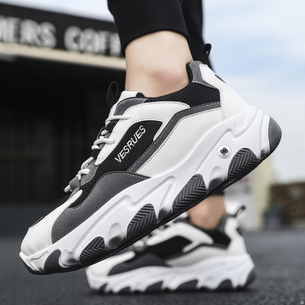 Alkalmi férfi tornacipő fekete-fehér színben, fűzővel