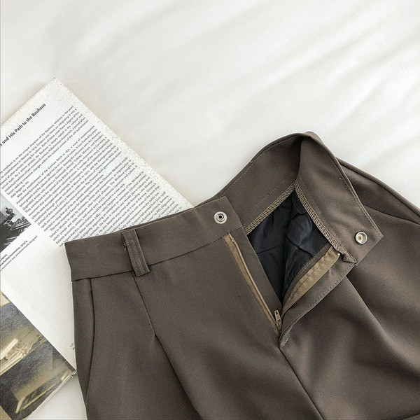 Jauns sieviešu šortu modelis ar paaugstinātu jostasvietu