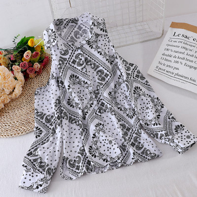 Női alkalmi ing csupasz vállakat és gombokat fehér és fekete színben