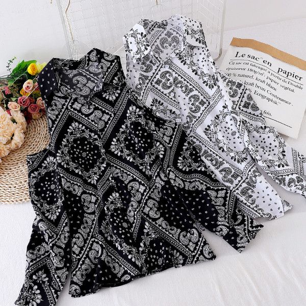 Női alkalmi ing csupasz vállakat és gombokat fehér és fekete színben