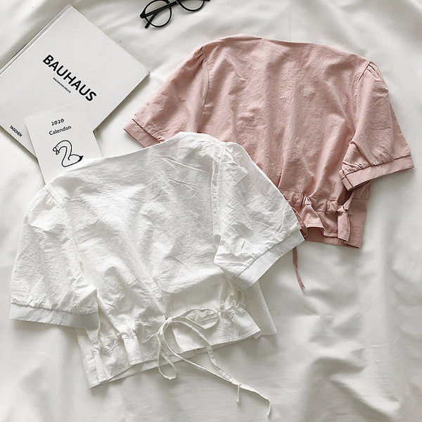 Moderns sieviešu krekls ar špica kakla izgriezumu - īsām piedurknēm