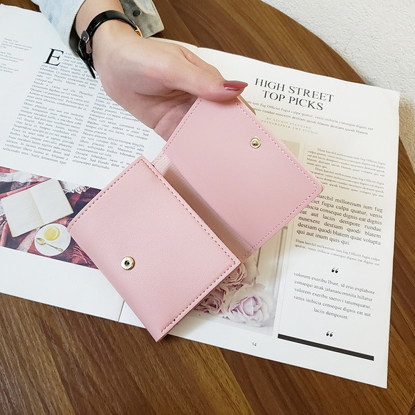 Mazs sieviešu maciņš no eko ādas un ziedu izšuvumiem