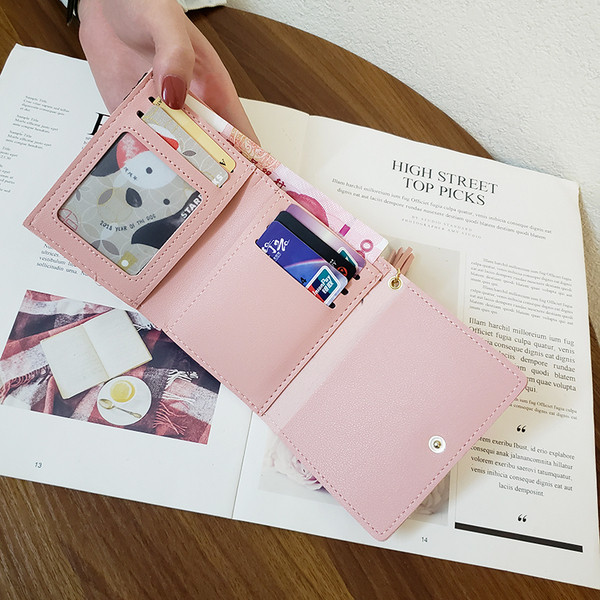 Mazs sieviešu maciņš no eko ādas un ziedu izšuvumiem