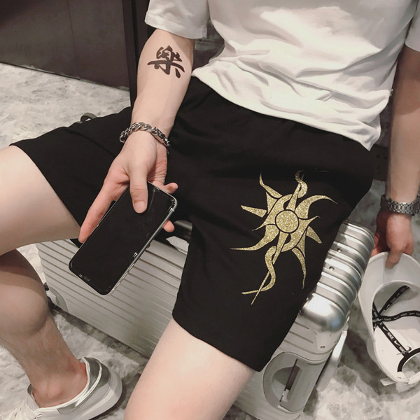 Ikdienas šorti ar zelta apdruku