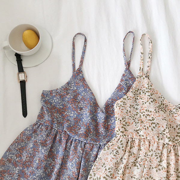 Uut mudelit peenikeste rihmade ja lillemotiividega naiste topp