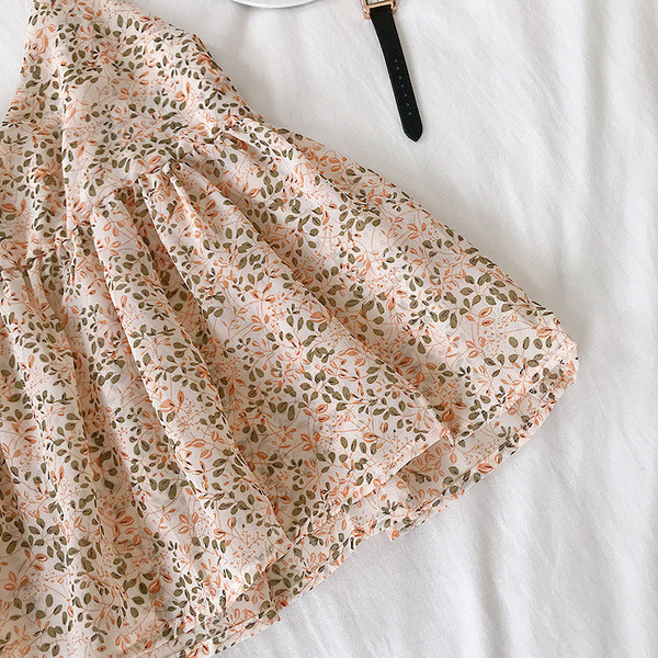 Uut mudelit peenikeste rihmade ja lillemotiividega naiste topp