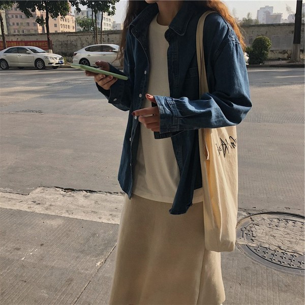 Alkalmi női farmer ing gombokkal és zsebbel