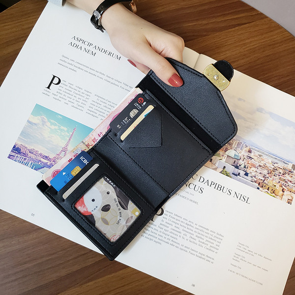 Stilīgs sieviešu maks ar metāla elementu gredzeniem