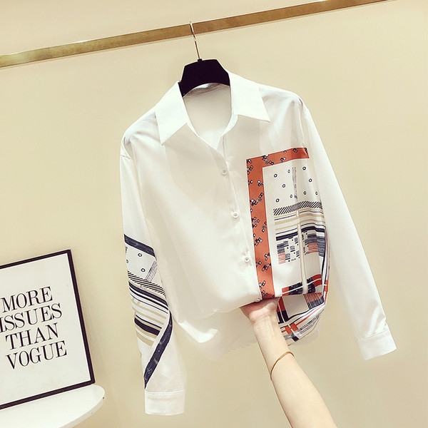 Alkalmi női ing klasszikus gallérral, színes mintával