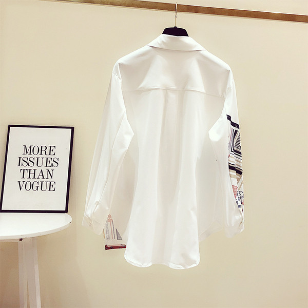 Alkalmi női ing klasszikus gallérral, színes mintával