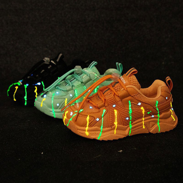 Ikdienas bērnu kedas ar mežģīnēm un krāsainu rakstu