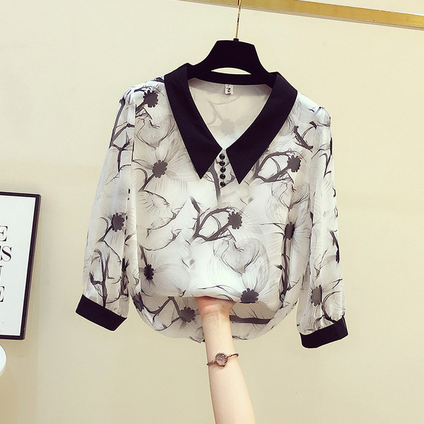 Moderns sieviešu krekls ar ziedu rakstu, garām piedurknēm un špica kakla izgriezumu