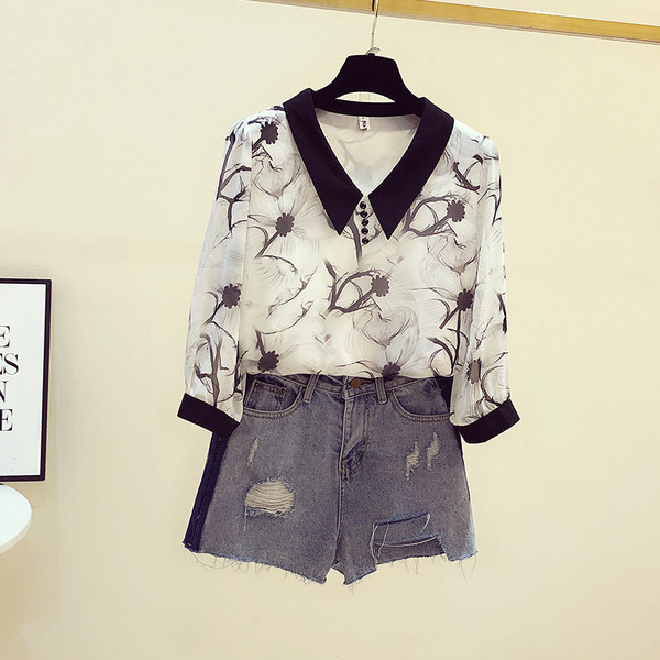 Moderns sieviešu krekls ar ziedu rakstu, garām piedurknēm un špica kakla izgriezumu