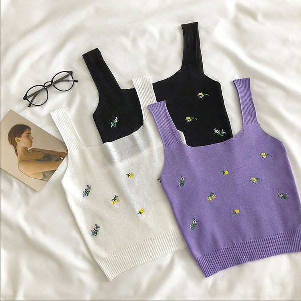 Ikdienas sieviešu tops ar izšuvumu un platām lencēm