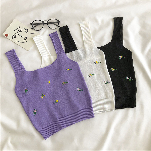 Ikdienas sieviešu tops ar izšuvumu un platām lencēm