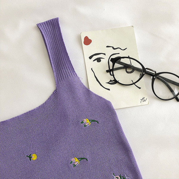 Ikdienas sieviešu tops ar izšuvumu un platām lencēm