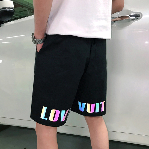 Vasaras šorti ar krāsainiem uzrakstiem