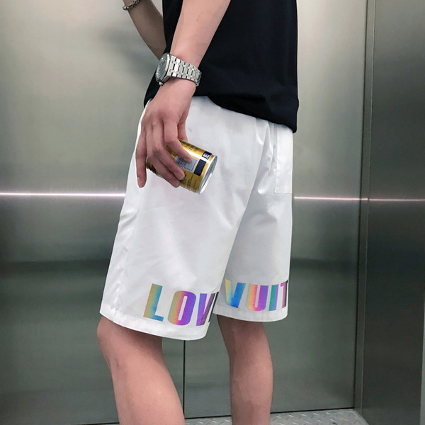 Vasaras šorti ar krāsainiem uzrakstiem